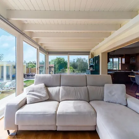 度假居 Rustic Retreat In Netos