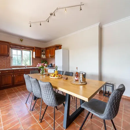 度假居 Rustic Retreat In Netos