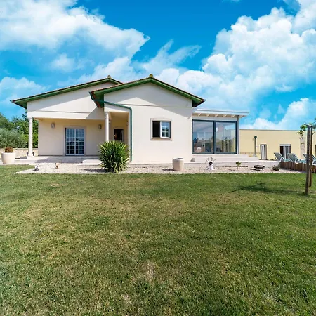 Rustic Retreat In Netos 度假居