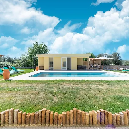 Rustic Retreat In Netos 度假居