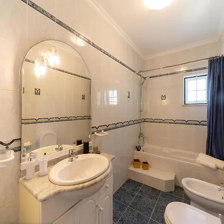 Rustic Retreat In Netos 度假居 *