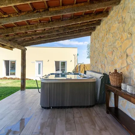 Сasa de vacaciones Rustic Retreat In Netos *